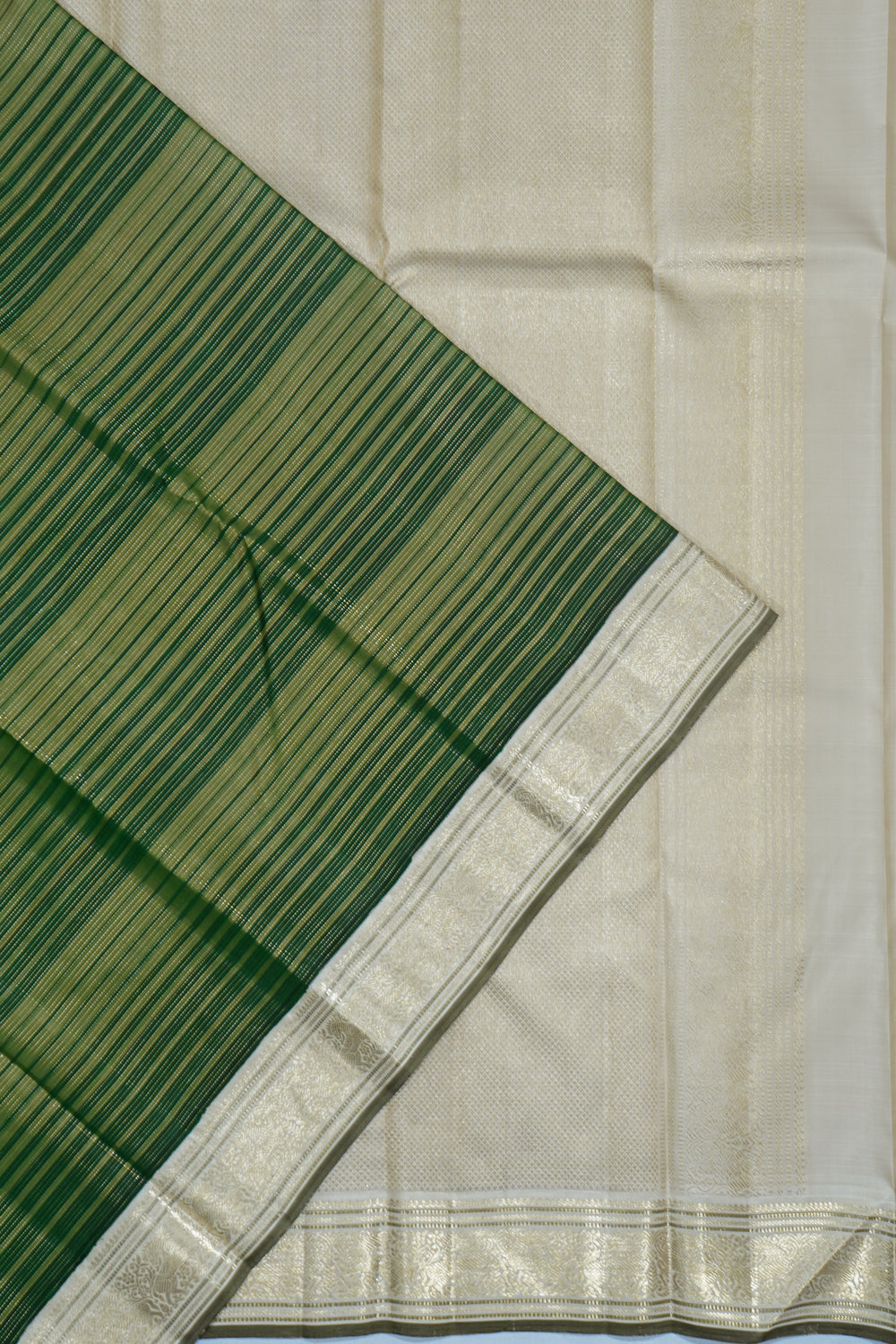 Classic Kanchipuram Silk Horizontal Lines Bottle Green Saree